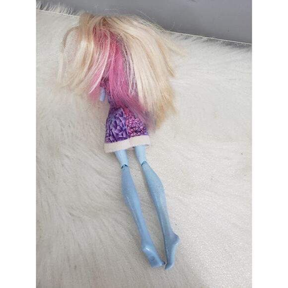 STUNNING Monster High ABBEY BOMINABLE Doll Scaris City of Frights Travel - Picture 4 of 4